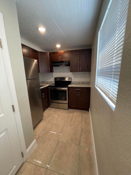 For Rent: $1,400 (2 beds, 1 baths, 576 Square Feet)