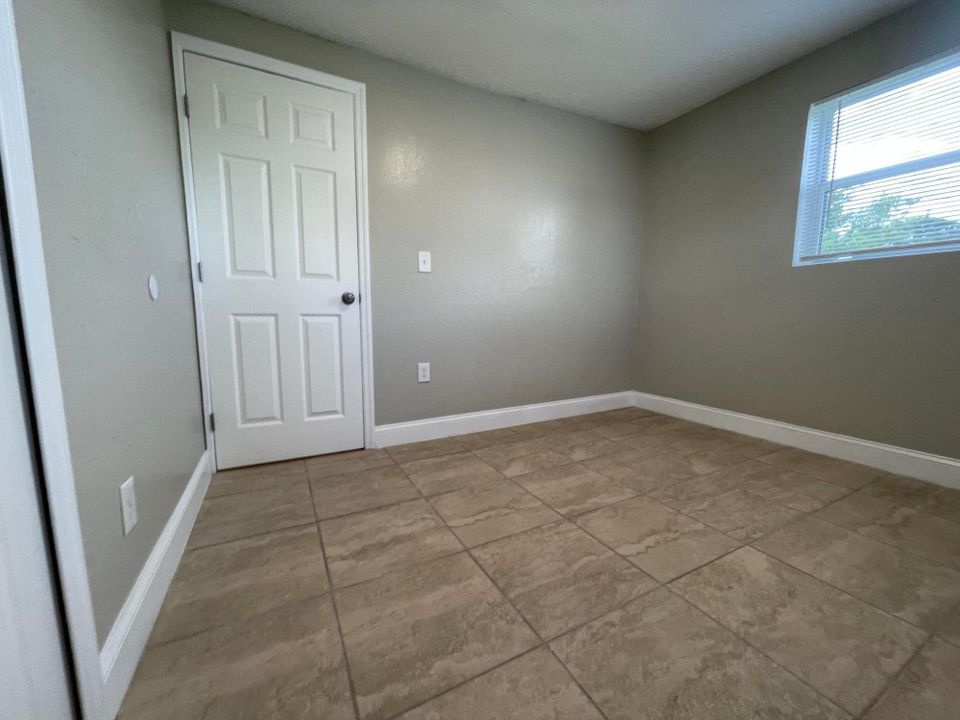 For Rent: $1,400 (2 beds, 1 baths, 576 Square Feet)