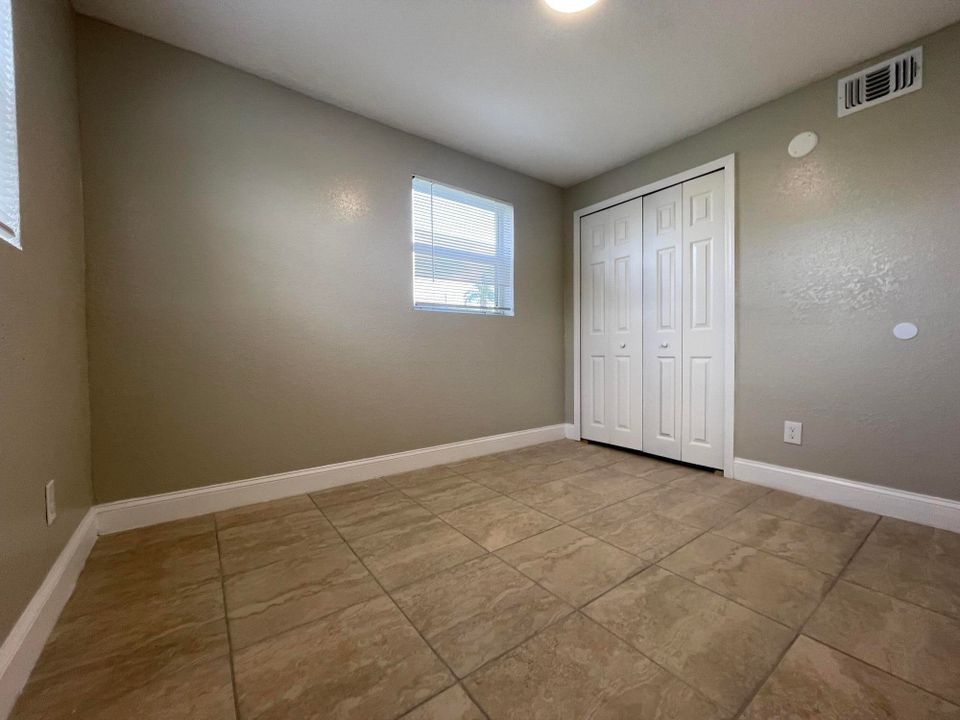 For Rent: $1,400 (2 beds, 1 baths, 576 Square Feet)