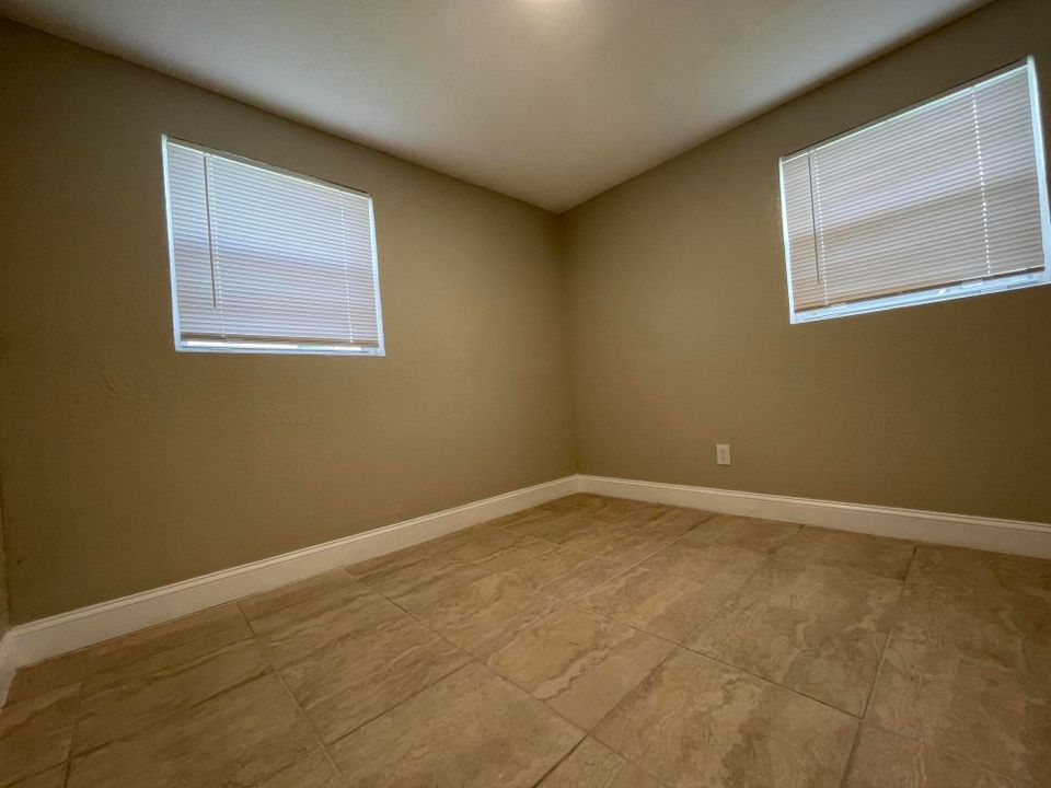 For Rent: $1,400 (2 beds, 1 baths, 576 Square Feet)