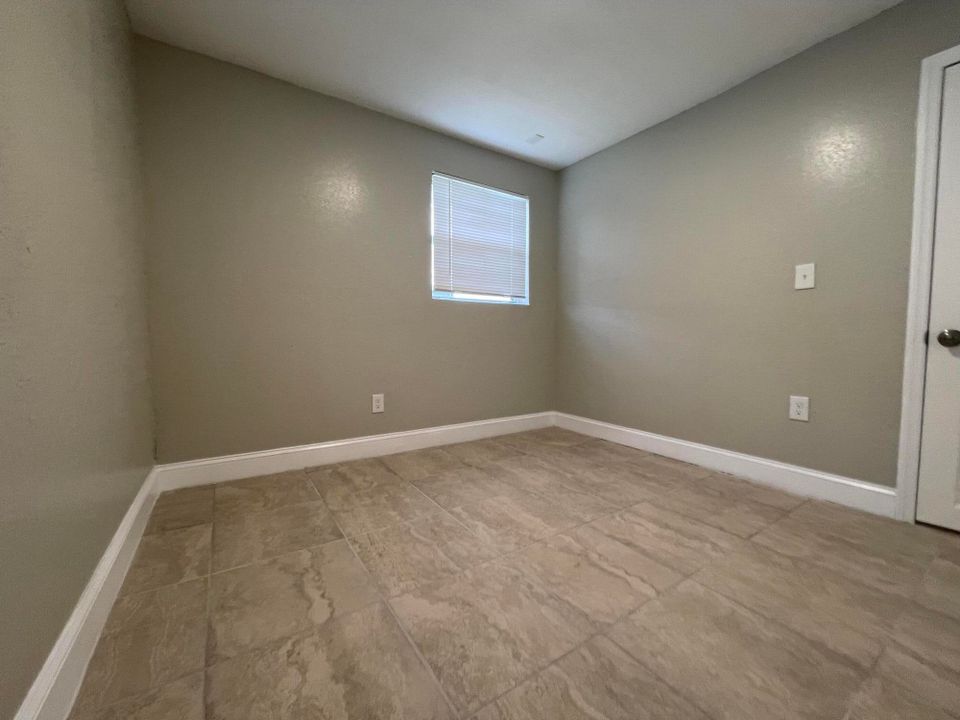 For Rent: $1,400 (2 beds, 1 baths, 576 Square Feet)