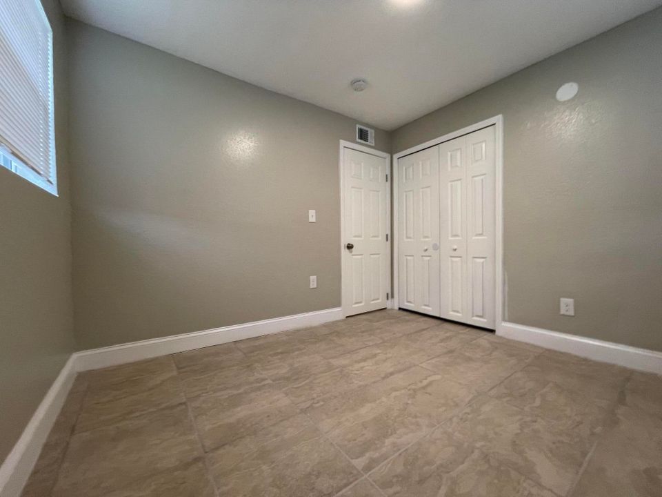 For Rent: $1,400 (2 beds, 1 baths, 576 Square Feet)