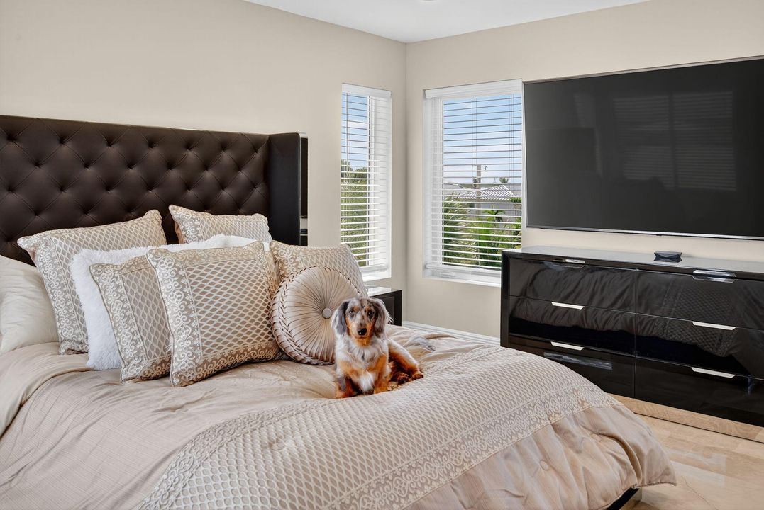 For Sale: $1,900,000 (4 beds, 2 baths, 1994 Square Feet)