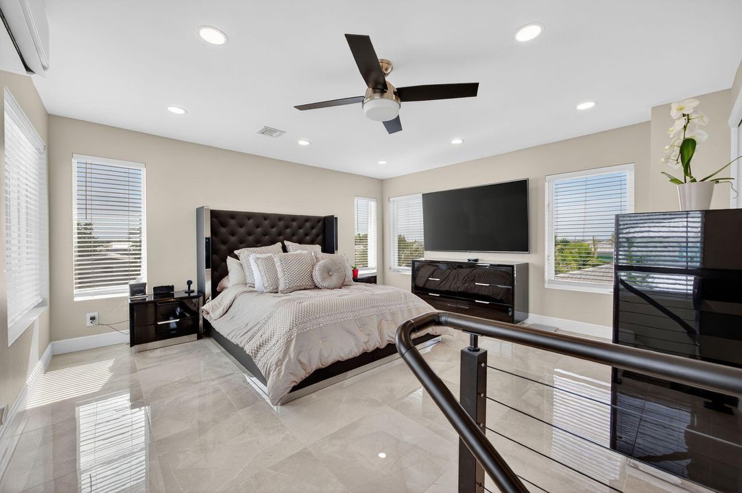 For Sale: $1,900,000 (4 beds, 2 baths, 1994 Square Feet)