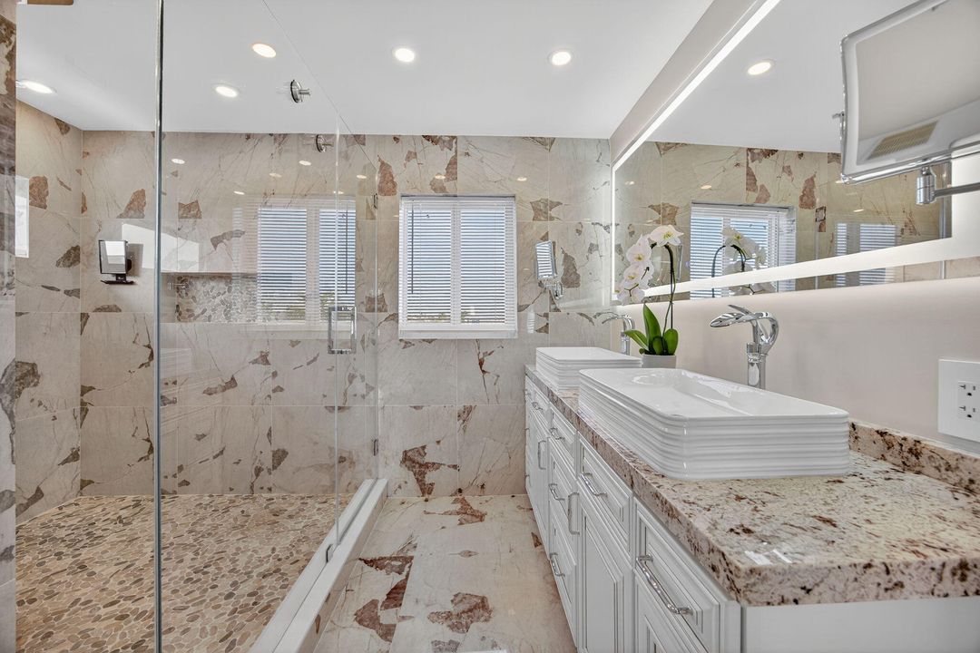 For Sale: $1,900,000 (4 beds, 2 baths, 1994 Square Feet)