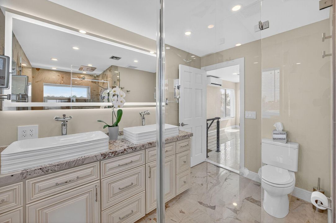 For Sale: $1,900,000 (4 beds, 2 baths, 1994 Square Feet)