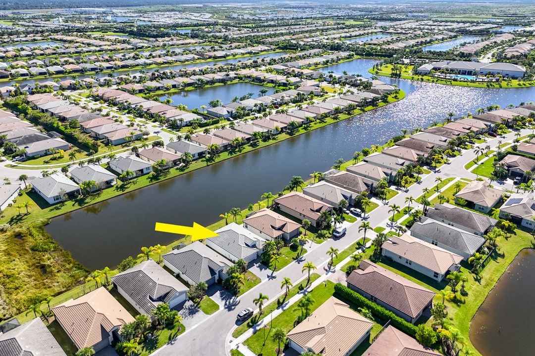 合同活跃: $439,900 (2 贝兹, 2 浴室, 1508 平方英尺)