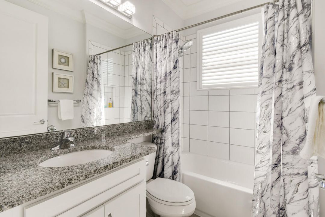 合同活跃: $439,900 (2 贝兹, 2 浴室, 1508 平方英尺)