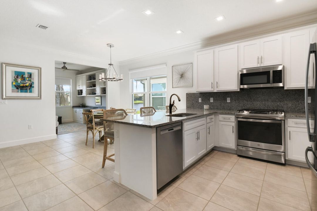 合同活跃: $439,900 (2 贝兹, 2 浴室, 1508 平方英尺)