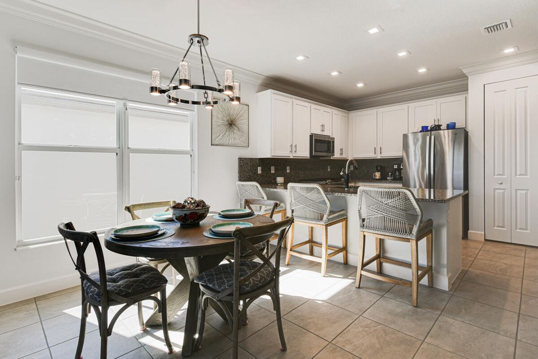 合同活跃: $439,900 (2 贝兹, 2 浴室, 1508 平方英尺)