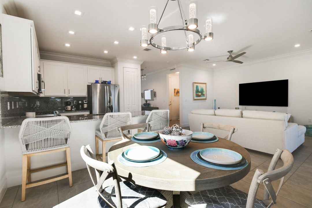 合同活跃: $439,900 (2 贝兹, 2 浴室, 1508 平方英尺)