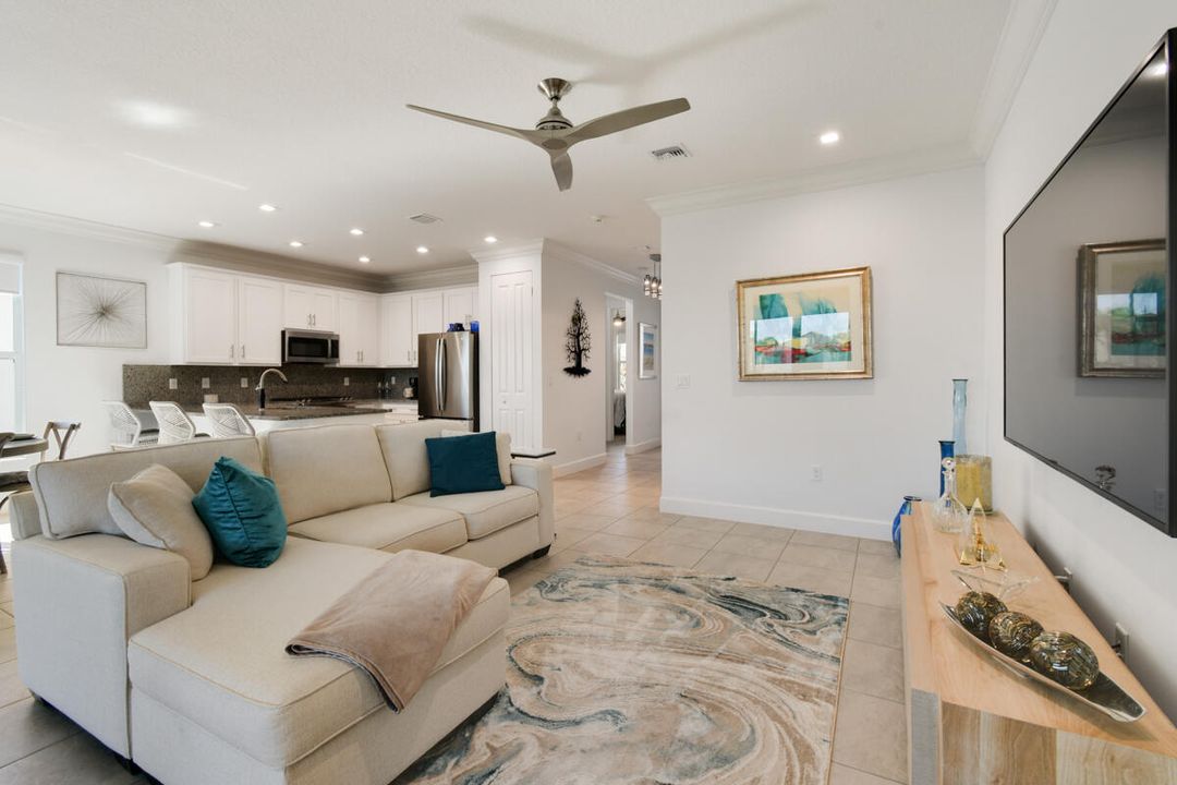 合同活跃: $439,900 (2 贝兹, 2 浴室, 1508 平方英尺)