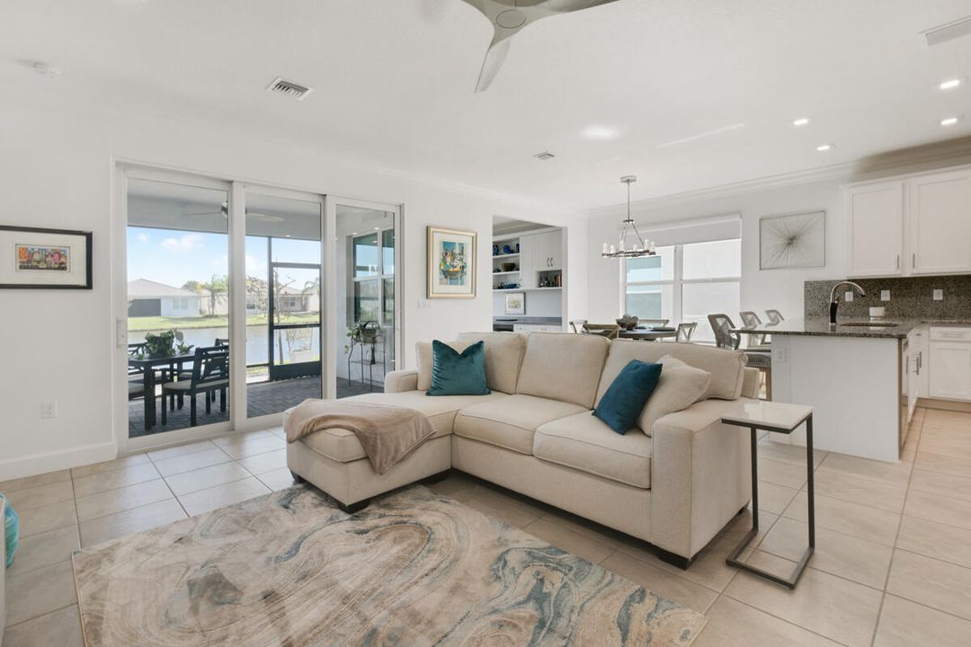 合同活跃: $439,900 (2 贝兹, 2 浴室, 1508 平方英尺)