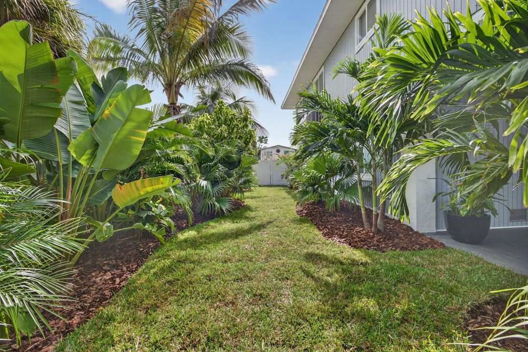 For Sale: $1,900,000 (4 beds, 2 baths, 1994 Square Feet)