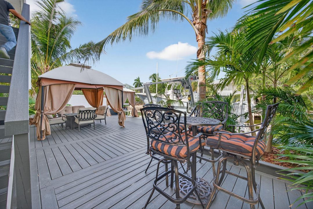 For Sale: $1,900,000 (4 beds, 2 baths, 1994 Square Feet)