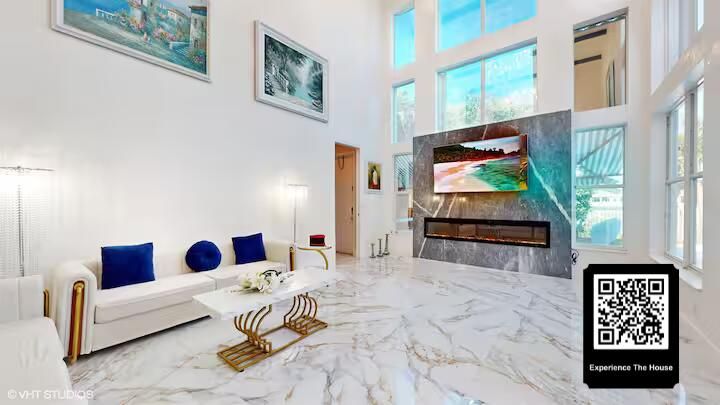 出租: $22,000 (5 贝兹, 4 浴室, 4450 平方英尺)