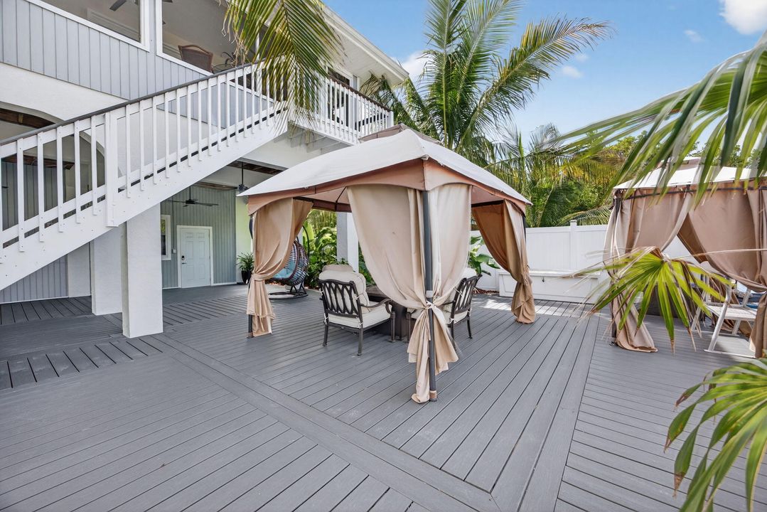 For Sale: $1,900,000 (4 beds, 2 baths, 1994 Square Feet)