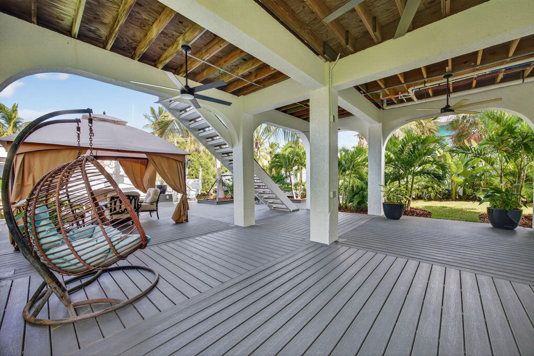 For Sale: $1,900,000 (4 beds, 2 baths, 1994 Square Feet)