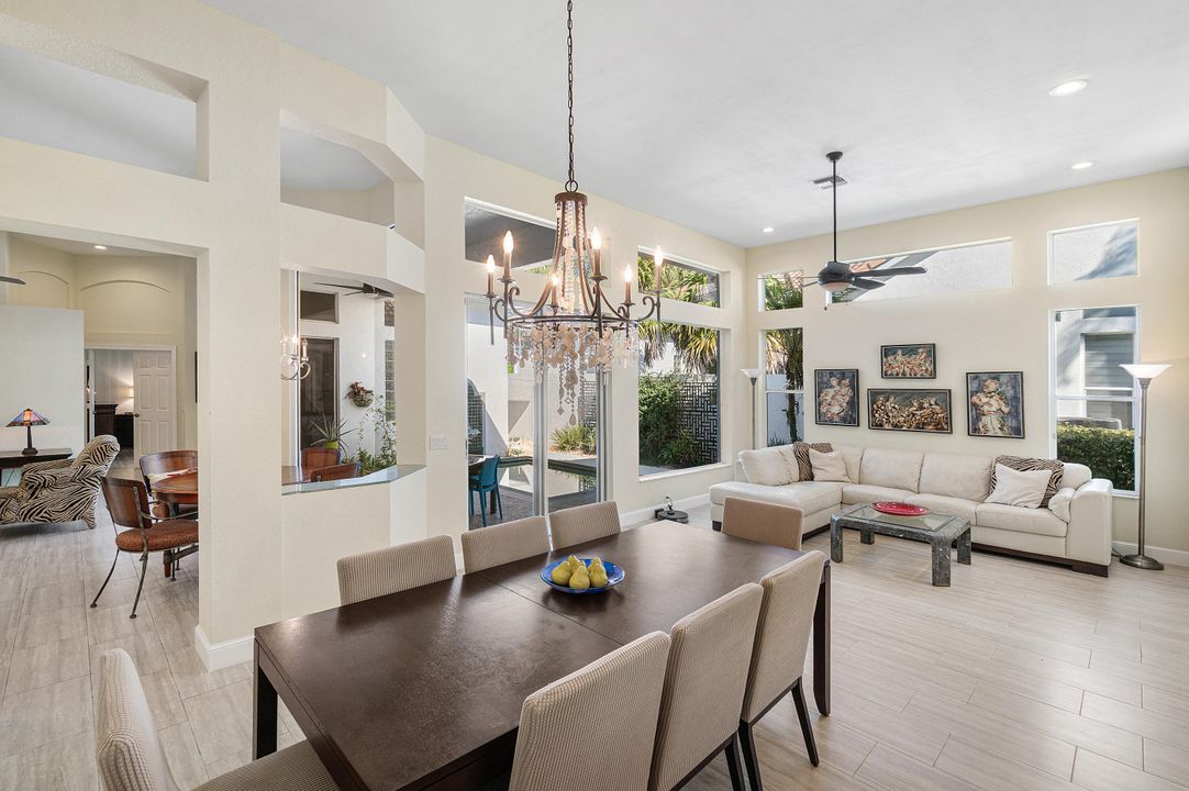 Под контрактом: $499,999 (3 спален, 3 ванн, 1835 Квадратных фут)