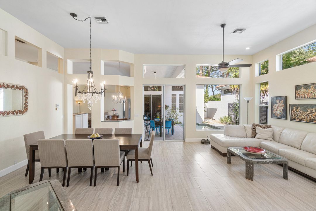 Под контрактом: $499,999 (3 спален, 3 ванн, 1835 Квадратных фут)