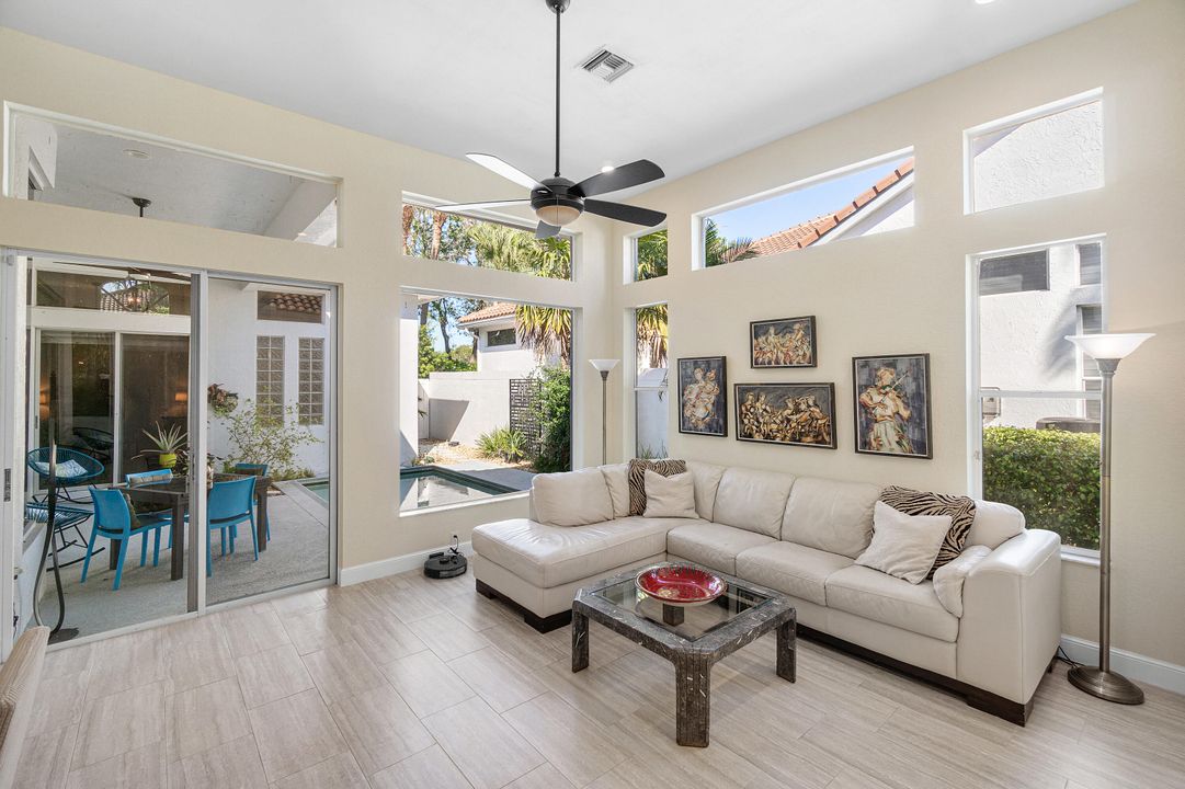 Под контрактом: $499,999 (3 спален, 3 ванн, 1835 Квадратных фут)