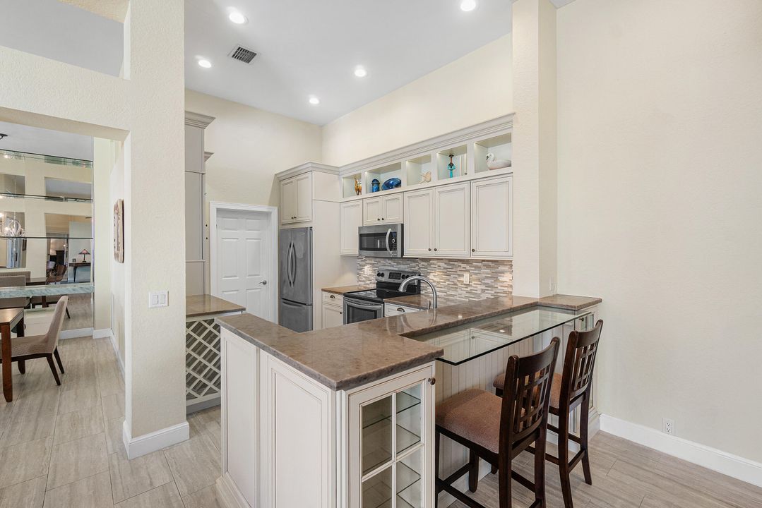 Под контрактом: $499,999 (3 спален, 3 ванн, 1835 Квадратных фут)