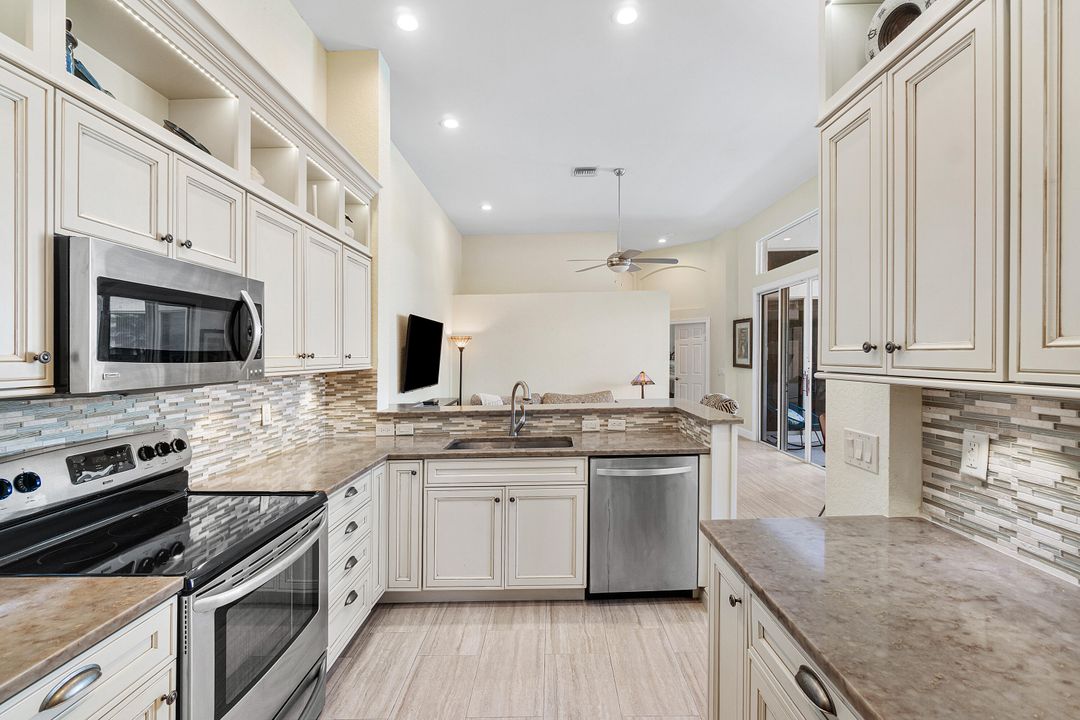 Под контрактом: $499,999 (3 спален, 3 ванн, 1835 Квадратных фут)