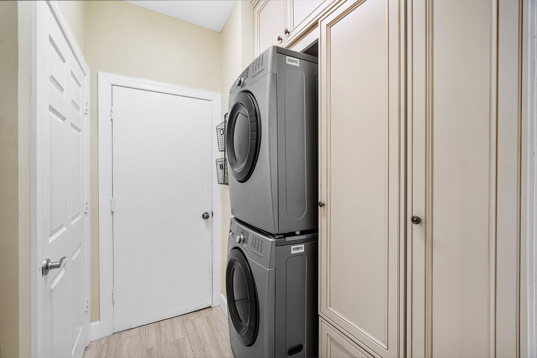 Под контрактом: $499,999 (3 спален, 3 ванн, 1835 Квадратных фут)