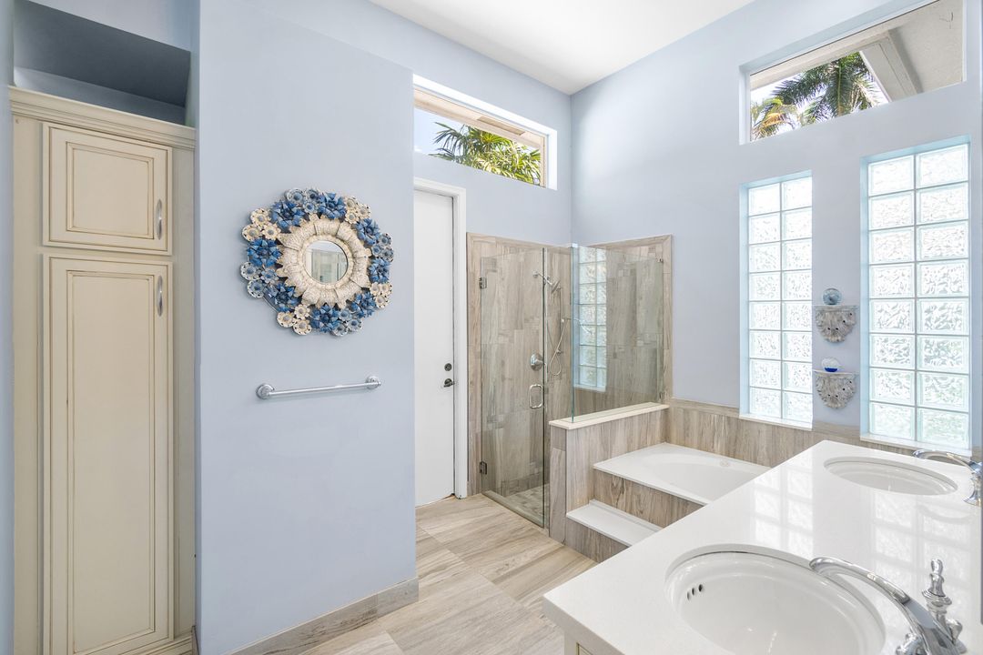 Под контрактом: $499,999 (3 спален, 3 ванн, 1835 Квадратных фут)