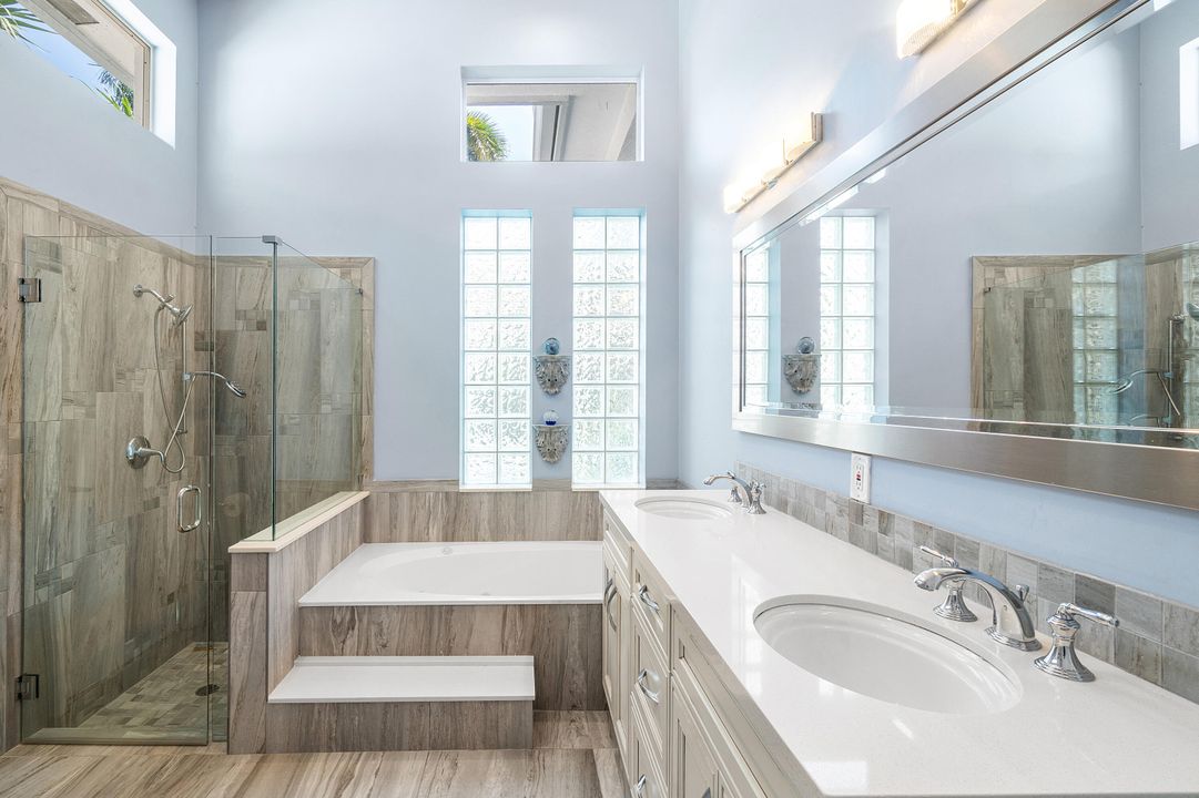 Под контрактом: $499,999 (3 спален, 3 ванн, 1835 Квадратных фут)