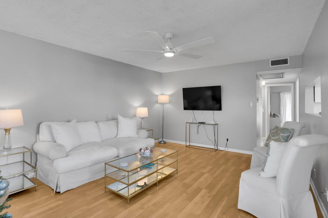 На продажу: $130,000 (2 спален, 1 ванн, 840 Квадратных фут)