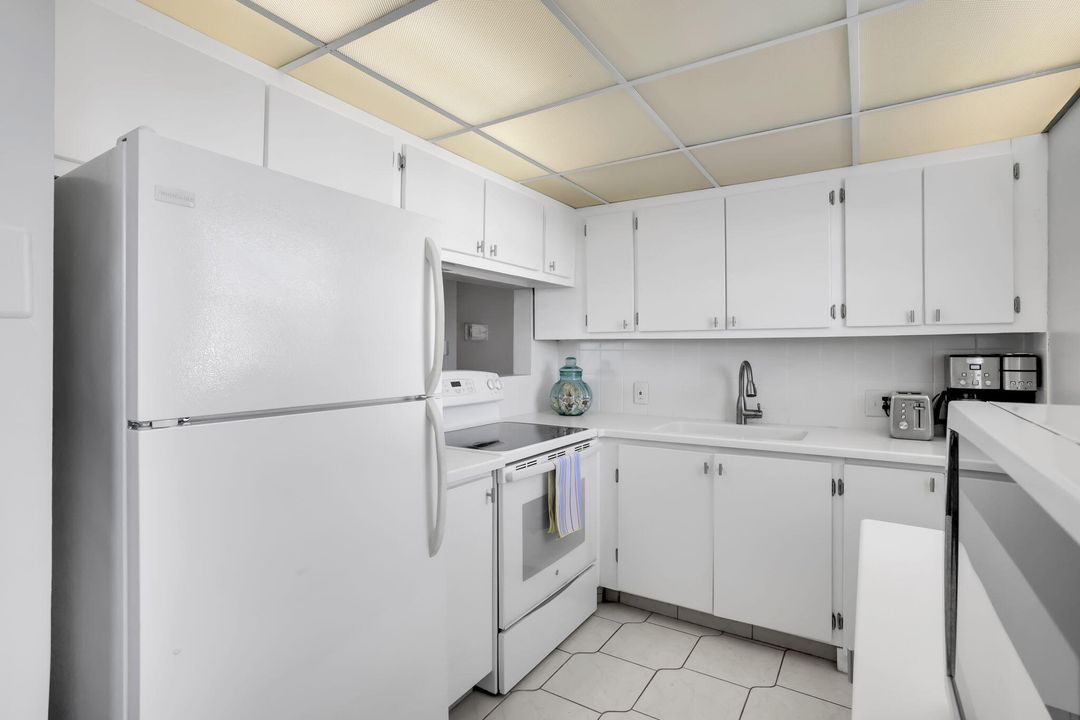 На продажу: $130,000 (2 спален, 1 ванн, 840 Квадратных фут)