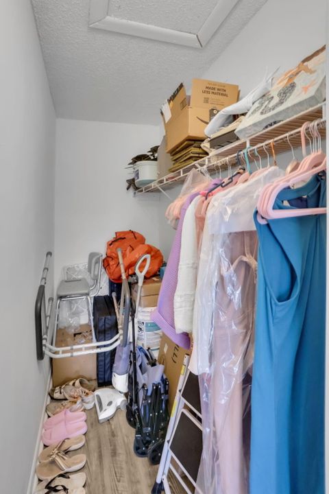 На продажу: $130,000 (2 спален, 1 ванн, 840 Квадратных фут)