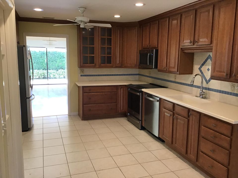 For Sale: $539,900 (3 beds, 2 baths, 2203 Square Feet)