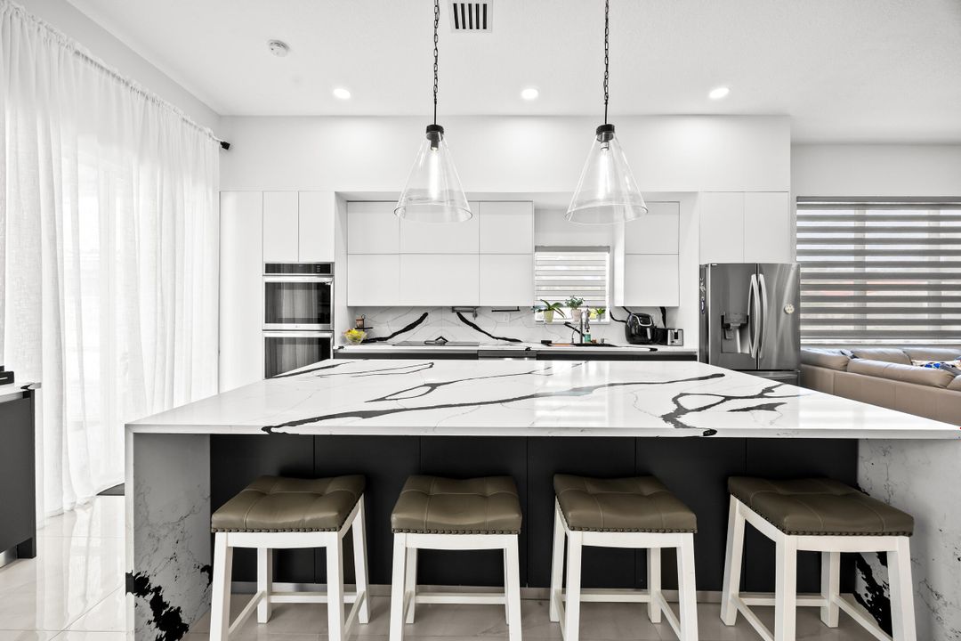 出租: $5,500 (3 贝兹, 2 浴室, 2098 平方英尺)