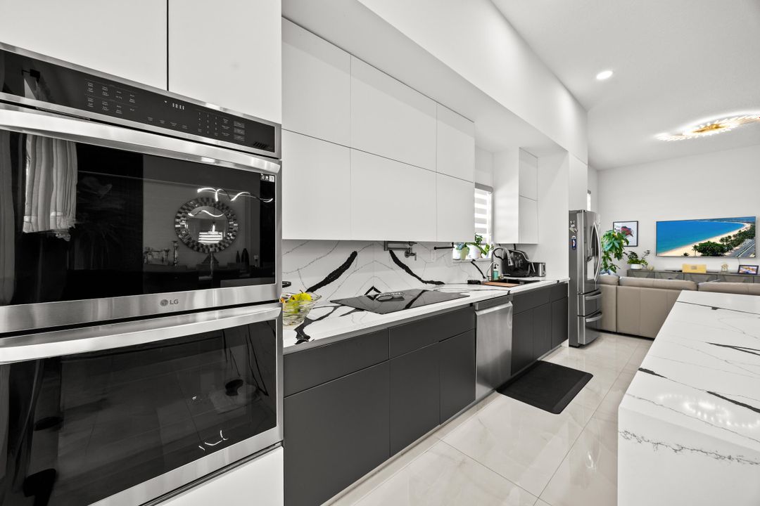 出租: $5,500 (3 贝兹, 2 浴室, 2098 平方英尺)