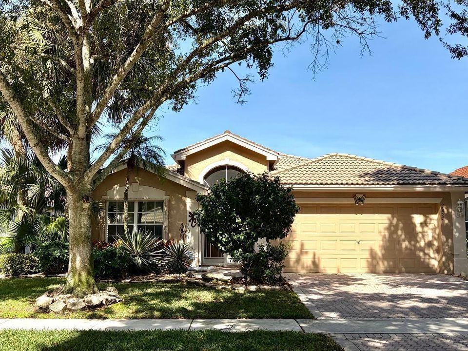 Active With Contract: $430,000 (3 beds, 2 baths, 1779 Square Feet)