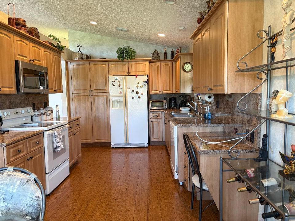 Active With Contract: $430,000 (3 beds, 2 baths, 1779 Square Feet)