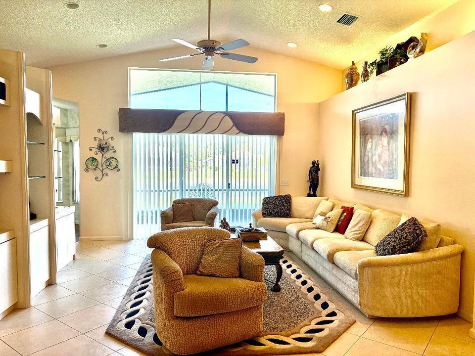 Active With Contract: $430,000 (3 beds, 2 baths, 1779 Square Feet)