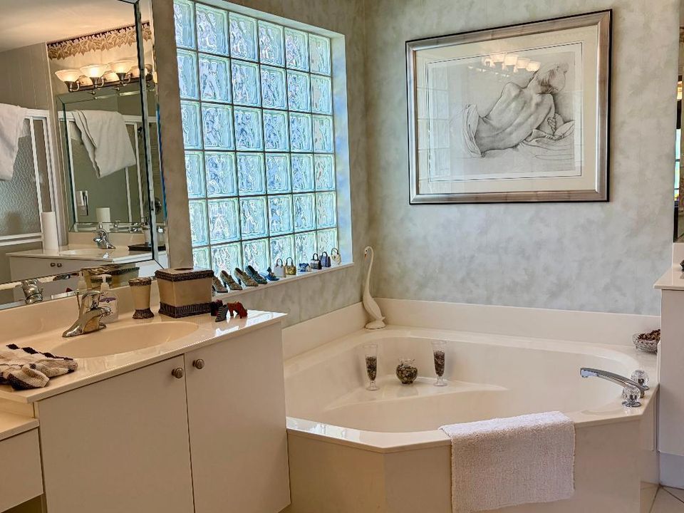 Active With Contract: $430,000 (3 beds, 2 baths, 1779 Square Feet)