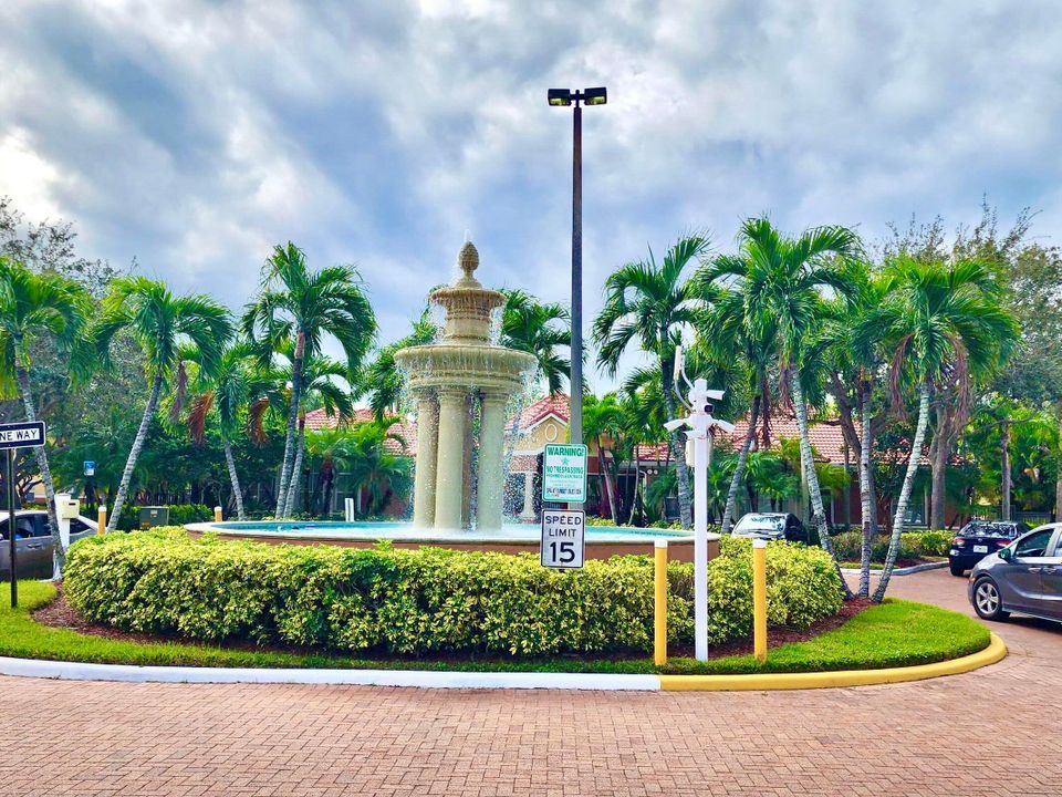 出租: $1,950 (2 贝兹, 2 浴室, 1048 平方英尺)