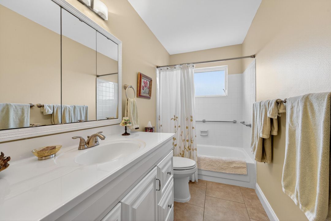 На продажу: $235,000 (2 спален, 2 ванн, 1700 Квадратных фут)