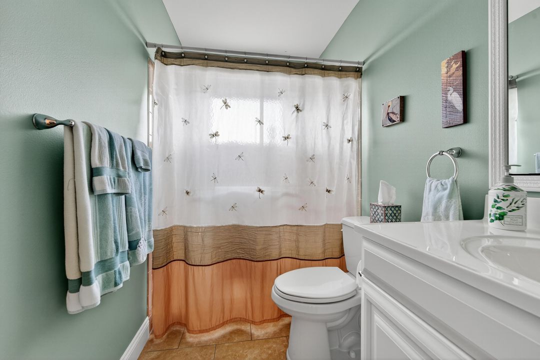 На продажу: $235,000 (2 спален, 2 ванн, 1700 Квадратных фут)