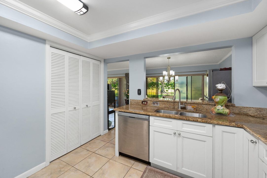 На продажу: $159,000 (2 спален, 2 ванн, 1549 Квадратных фут)