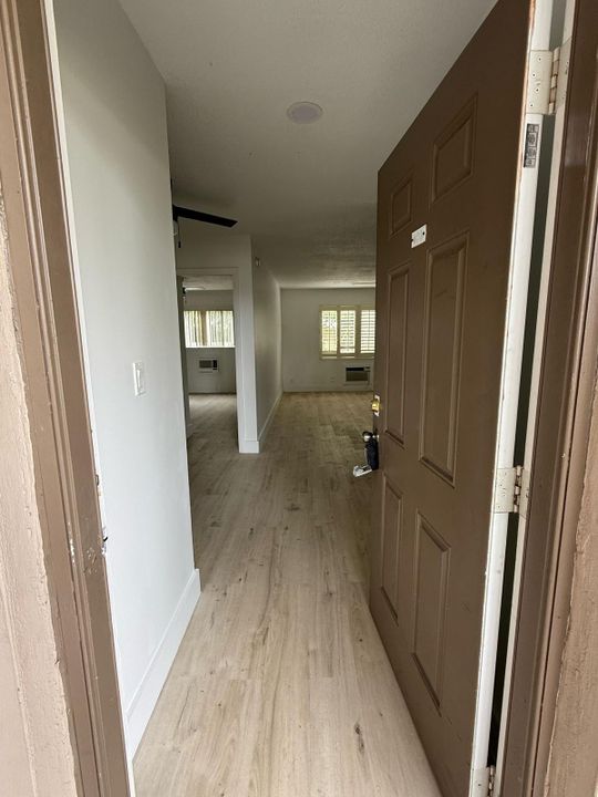 合同活跃: $1,550 (1 贝兹, 1 浴室, 640 平方英尺)