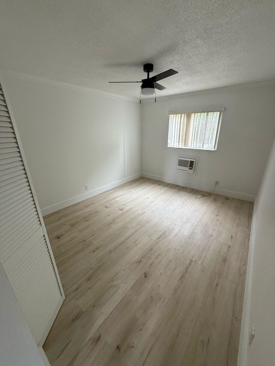 合同活跃: $1,550 (1 贝兹, 1 浴室, 640 平方英尺)