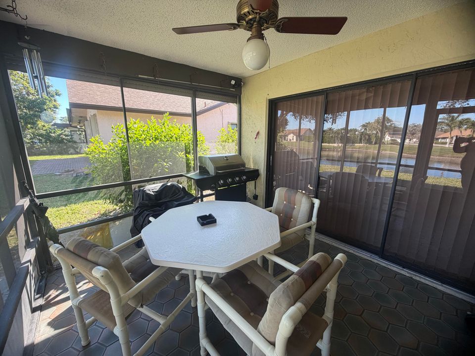 En Venta: $329,000 (2 camas, 2 baños, 1379 Pies cuadrados)