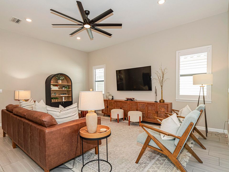 For Sale: $529,000 (3 beds, 3 baths, 2131 Square Feet)