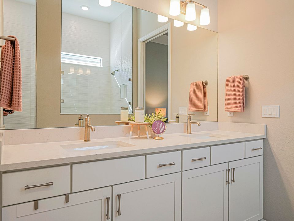 For Sale: $529,000 (3 beds, 3 baths, 2131 Square Feet)