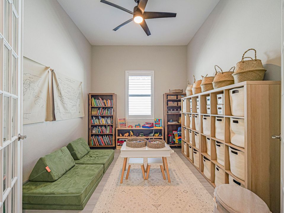 For Sale: $529,000 (3 beds, 3 baths, 2131 Square Feet)